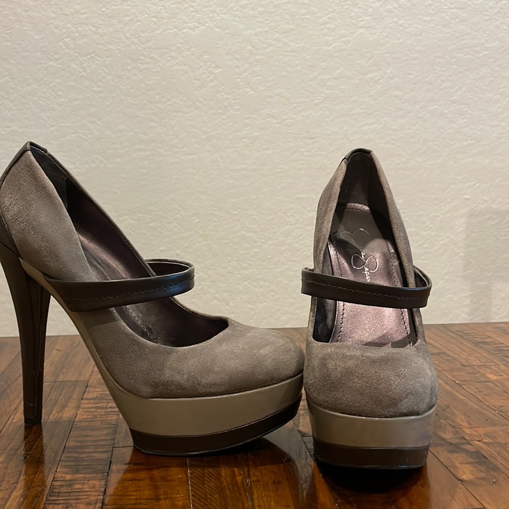 Jessica Simpson grey size 7